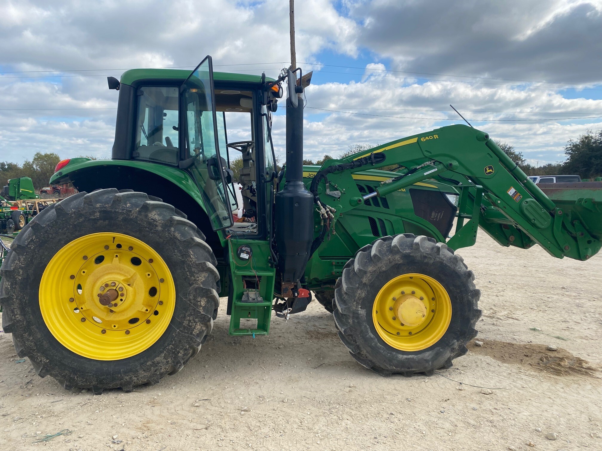 2016 John Deere 6155M Image 2