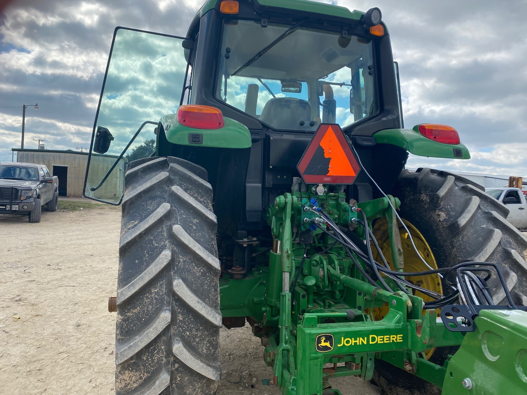 2016 John Deere 6155M Image 3