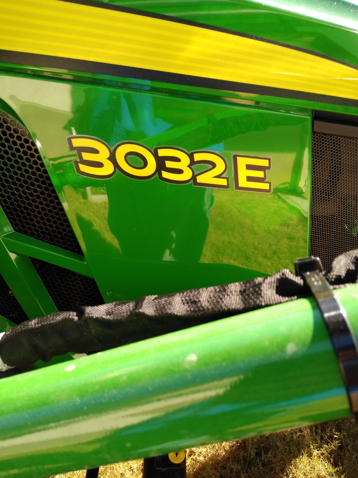 2023 John Deere 3032E Image 2