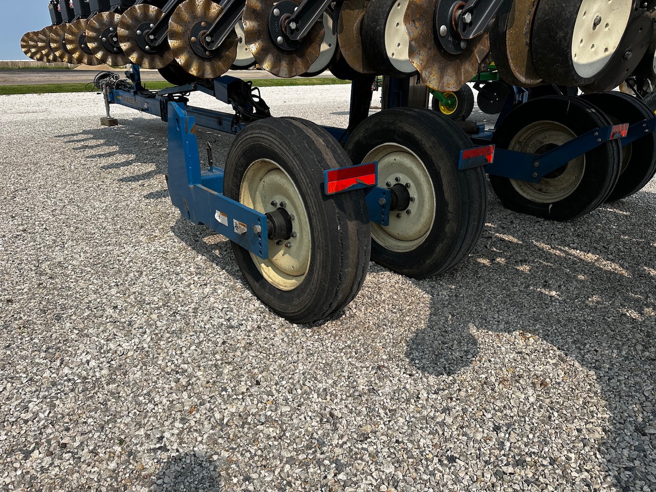  2017 Kinze 3600ASD at Heritage Tractor in Roanoke, IL