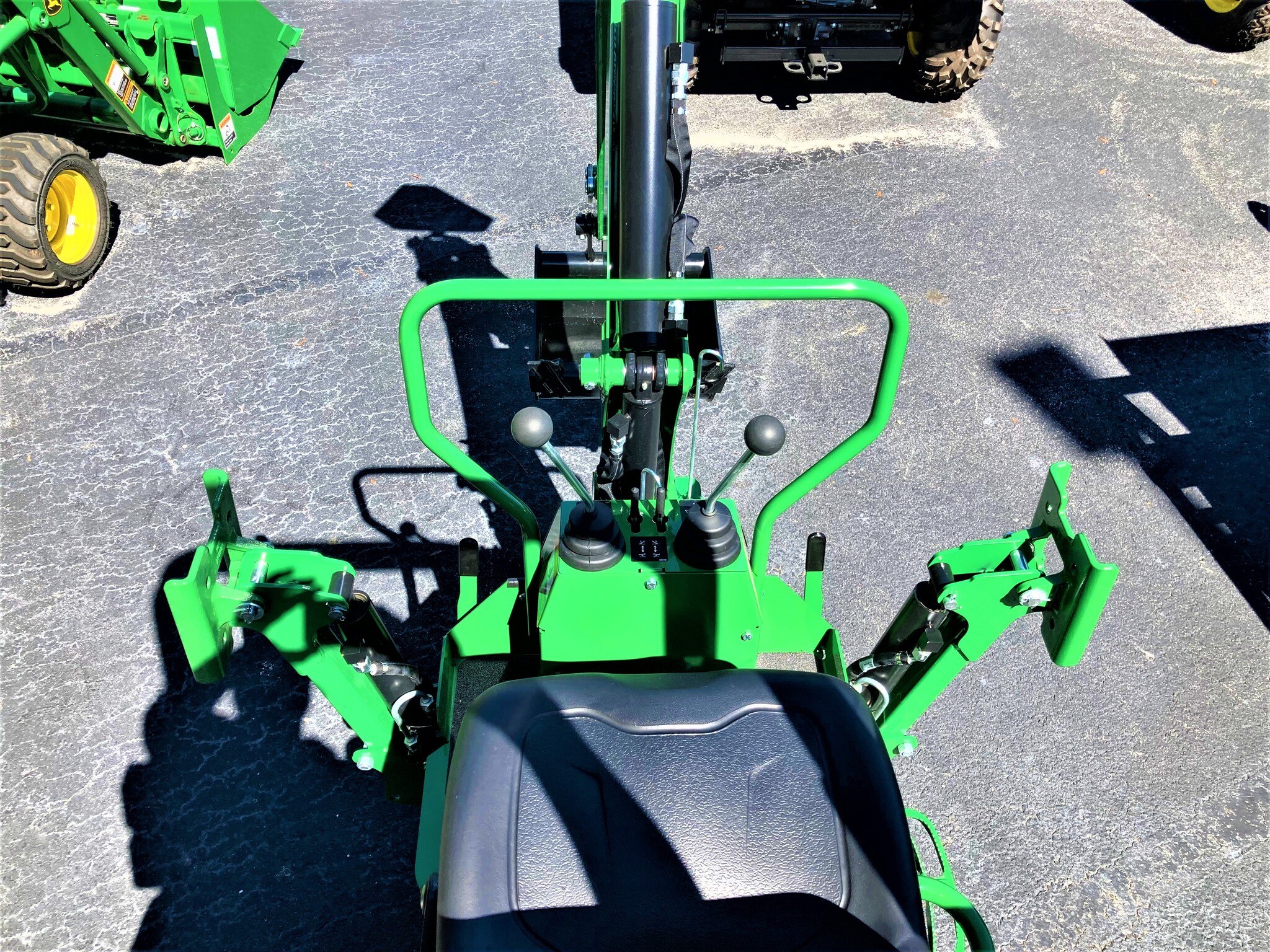 2022 John Deere 370B Image 4