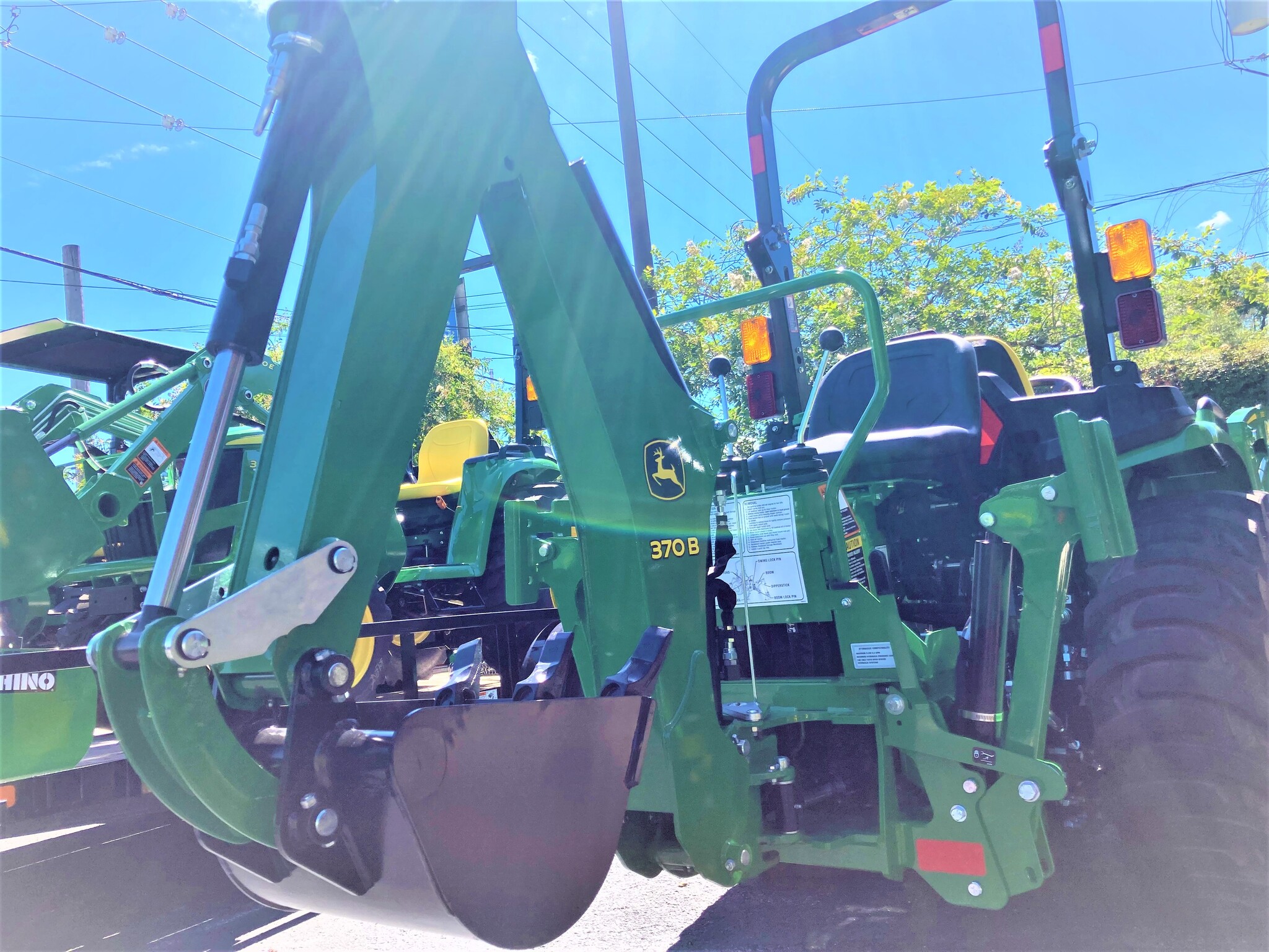 2022 John Deere 370B Image 1