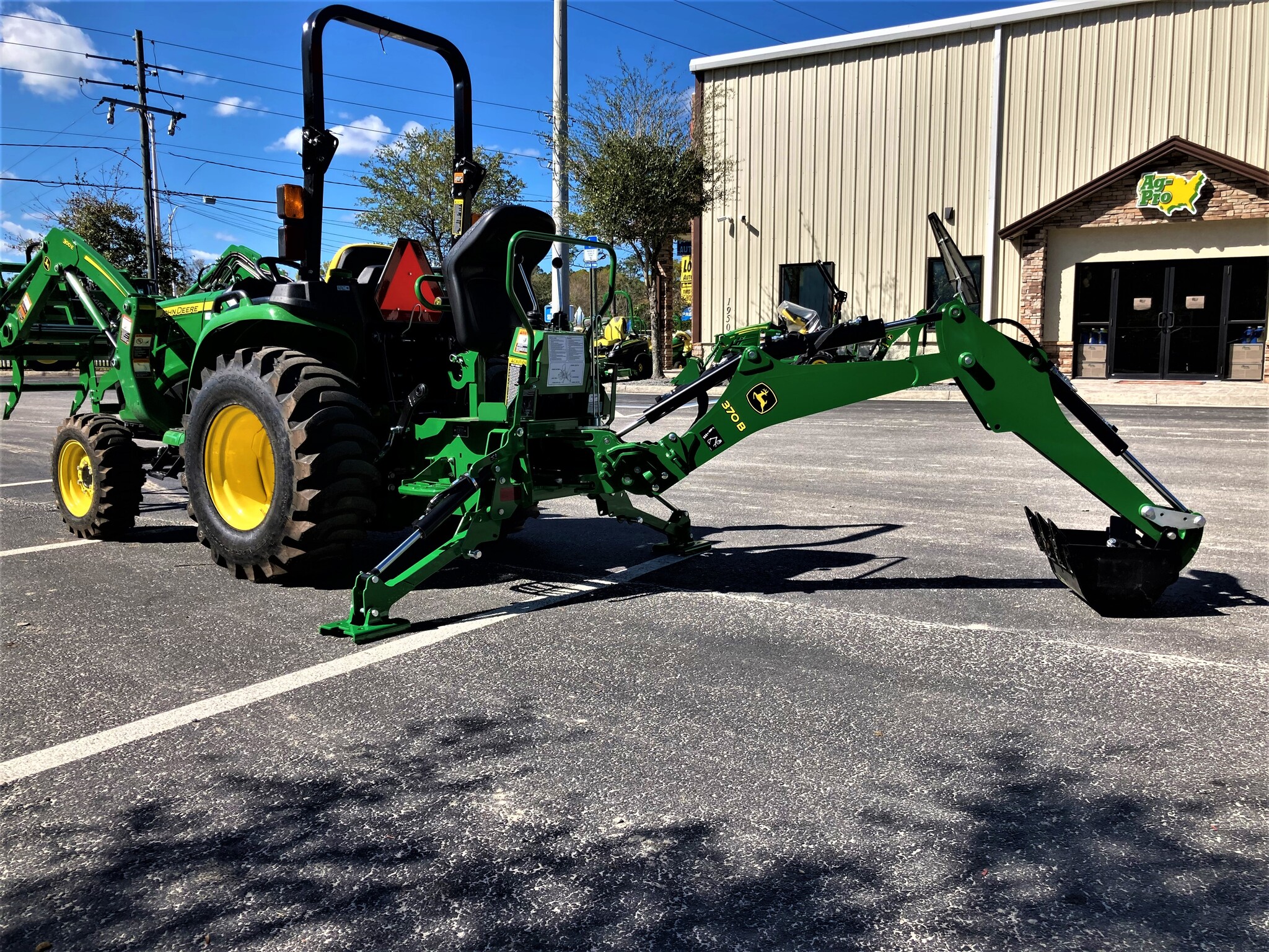 2022 John Deere 370B Image 7
