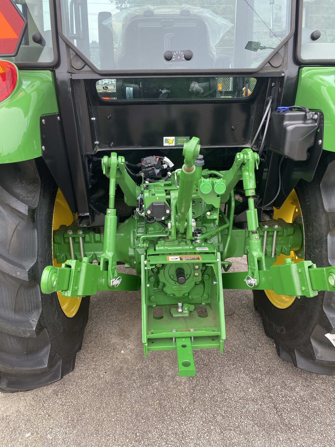 2023 John Deere 5075E Image 4