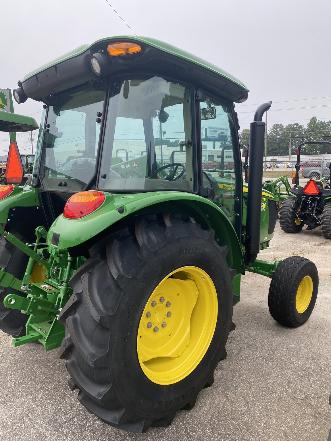 2023 John Deere 5075E Image 3