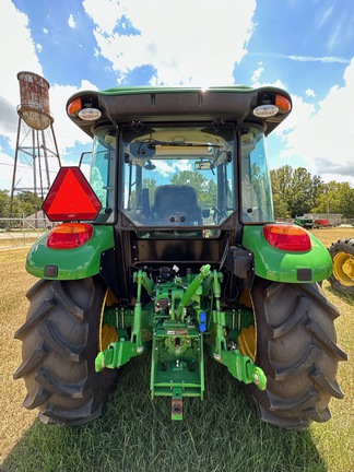 2023 John Deere 5067E Photo 4