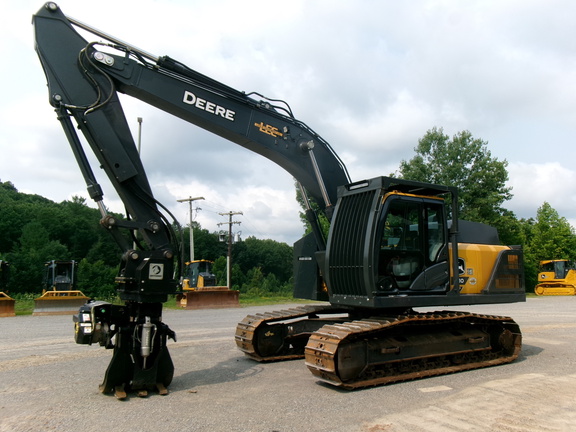 Photo of a 2024 John Deere 210P