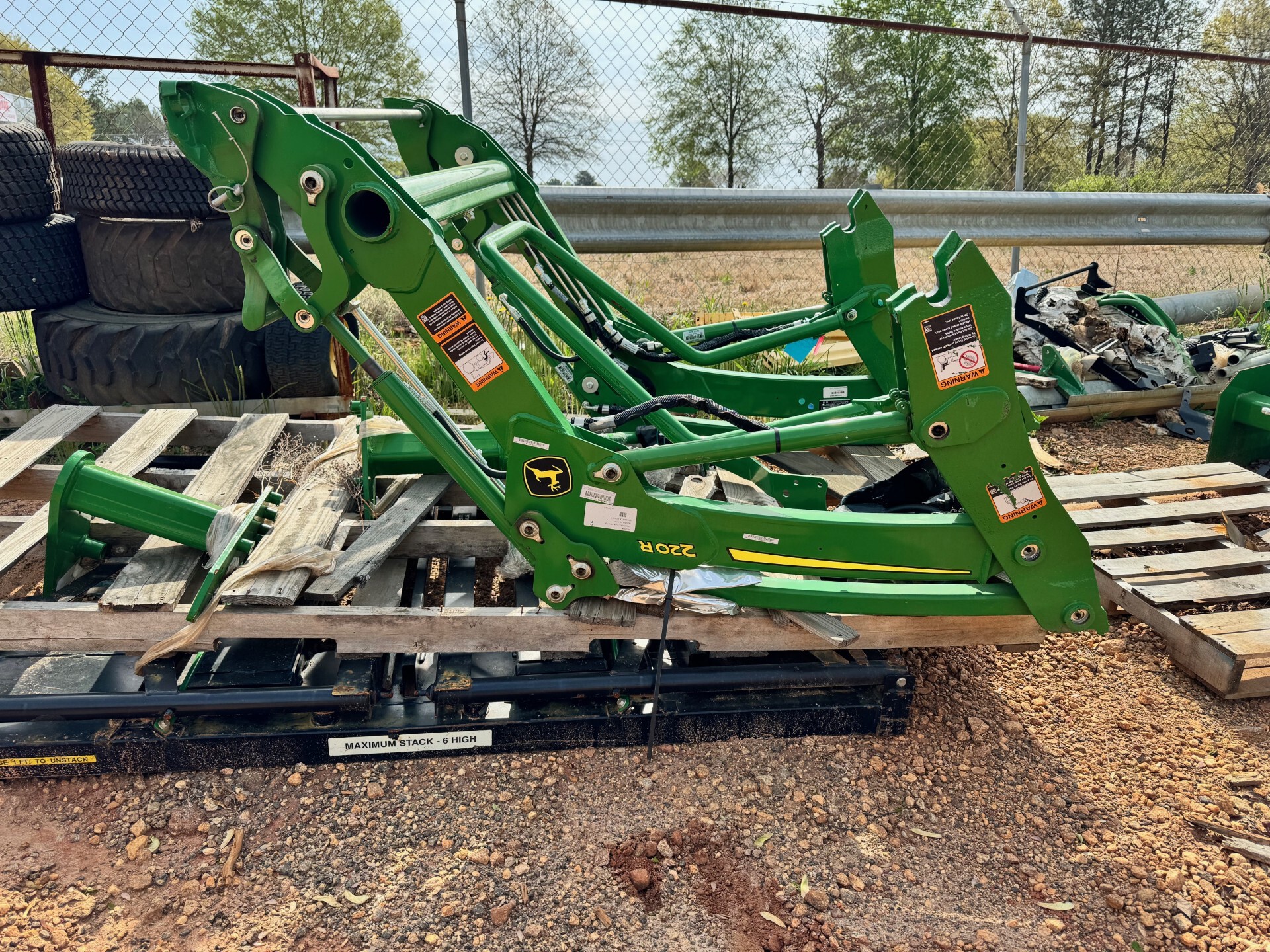 2022 John Deere 220R Image 1