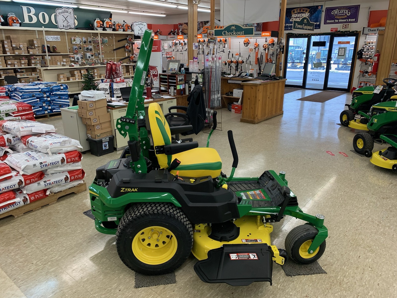 2025 John Deere Z530R Image 3