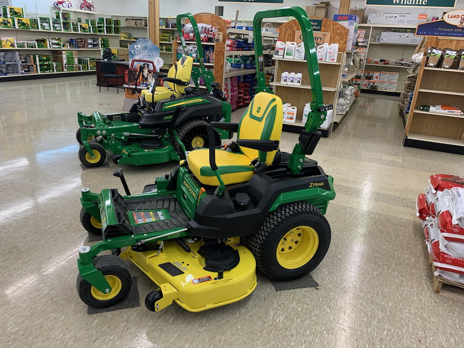 2025 John Deere Z530R Image 2