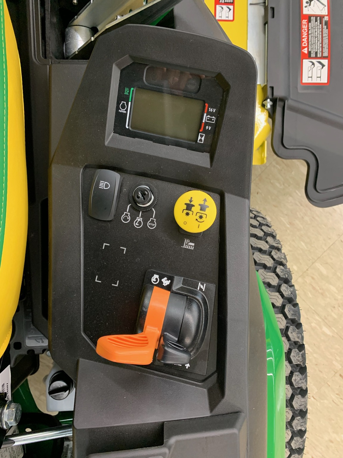 2025 John Deere Z530R Image 5