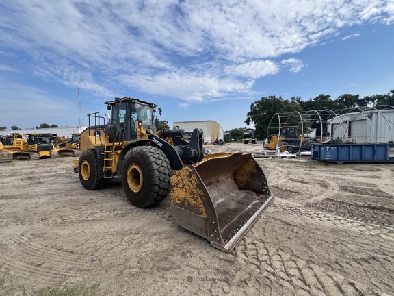 2023 John Deere 744 P
