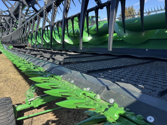 Used 2023 John Deere HD45R Combine Platforms at Horizon Ag & Turf in Warburg, AB - Photo5