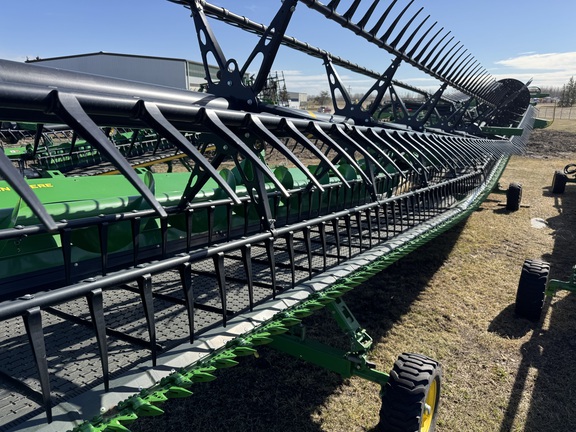 Used 2023 John Deere HD45R Combine Platforms at Horizon Ag & Turf in Warburg, AB - Photo7