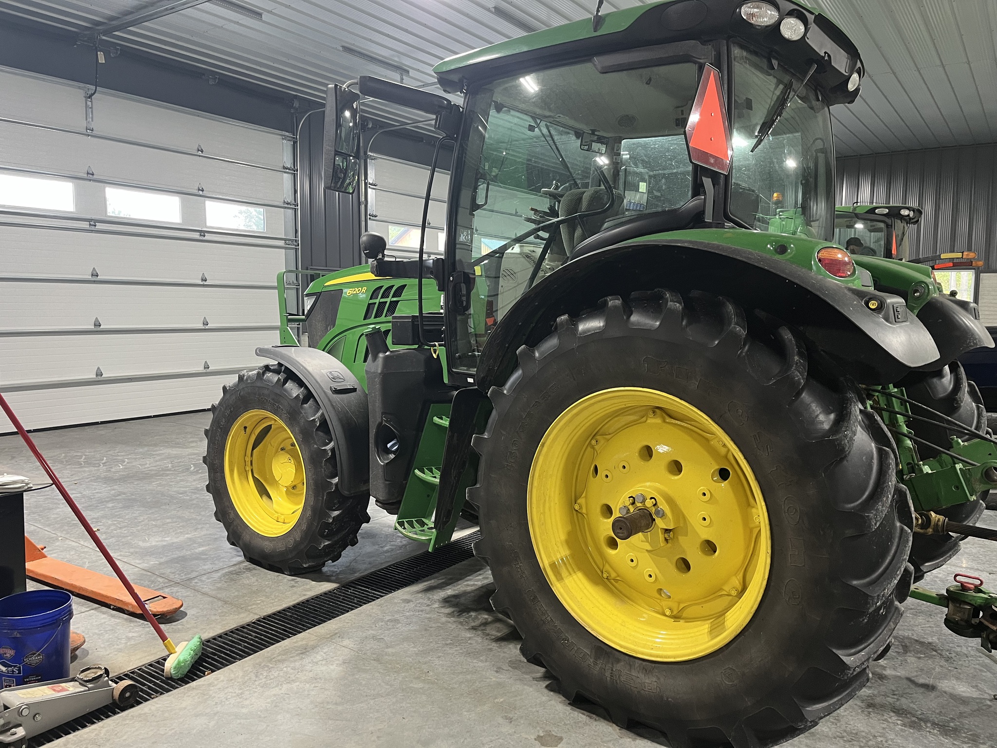 2018 John Deere 6120R Image 3