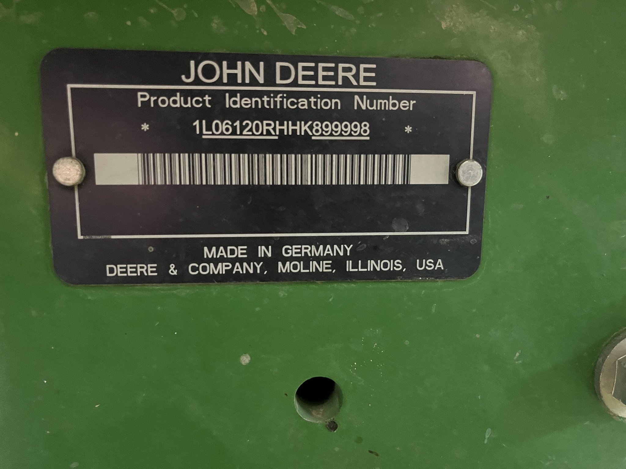 2018 John Deere 6120R Image 11