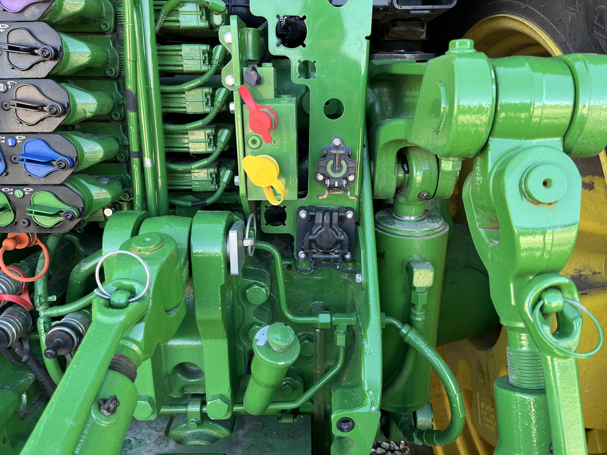  2024 John Deere 8R 370 at Heritage Tractor in Seneca, KS