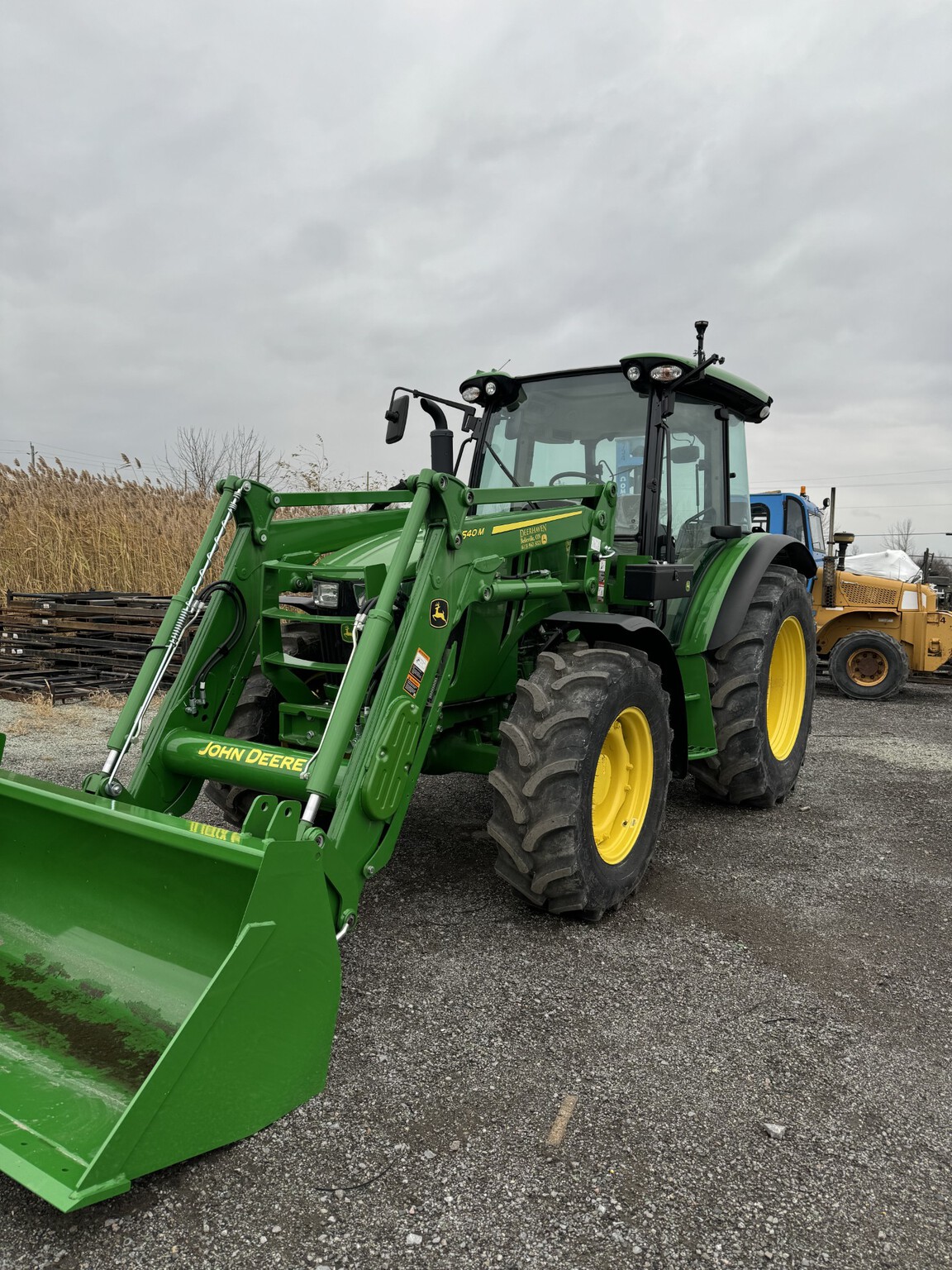 2022 John Deere 5075M Image 1