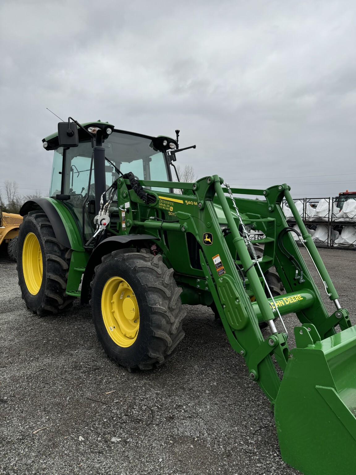 2022 John Deere 5075M Image 2