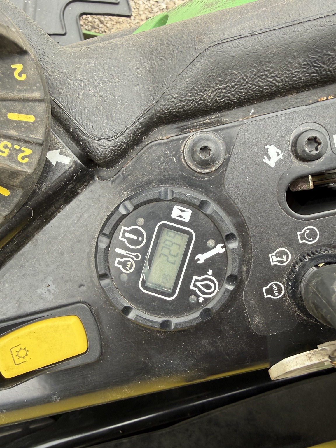 2024 John Deere Z920M Image 15