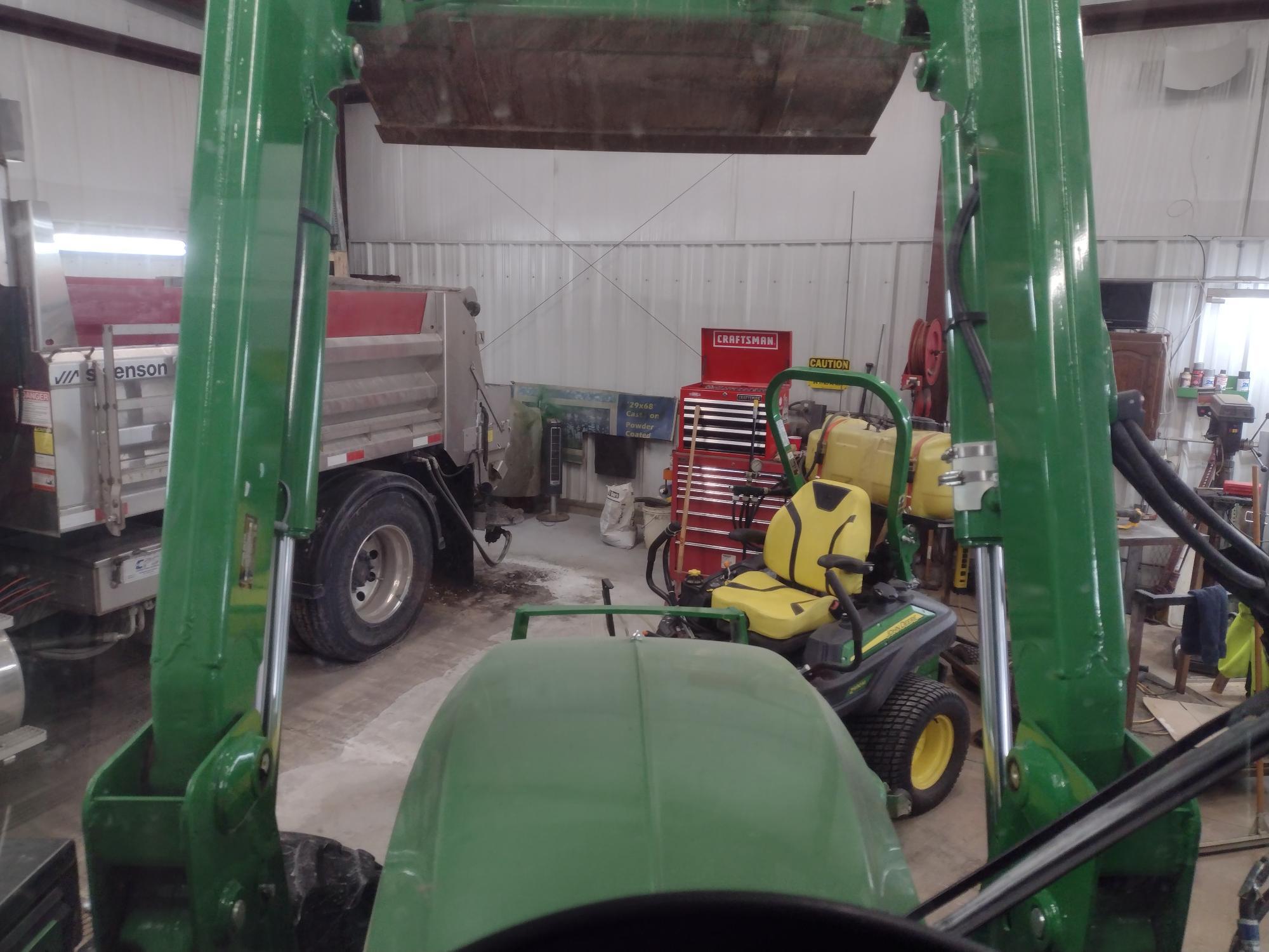 2022 John Deere 5100M Image 4