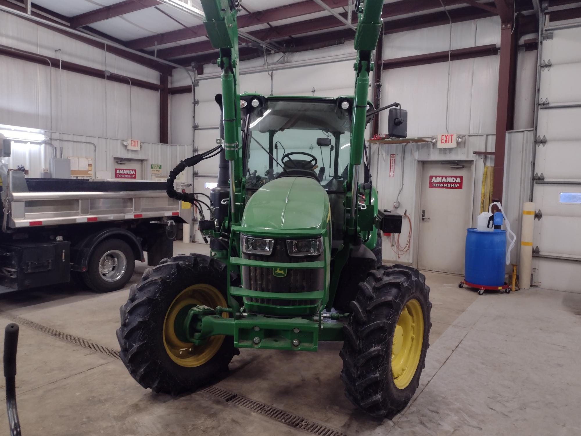2022 John Deere 5100M Image 1