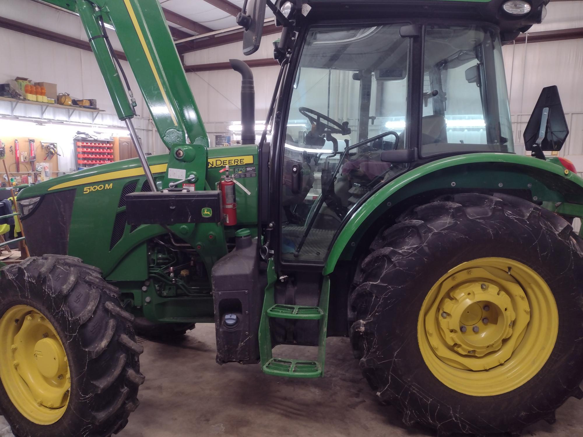 2022 John Deere 5100M Image 10