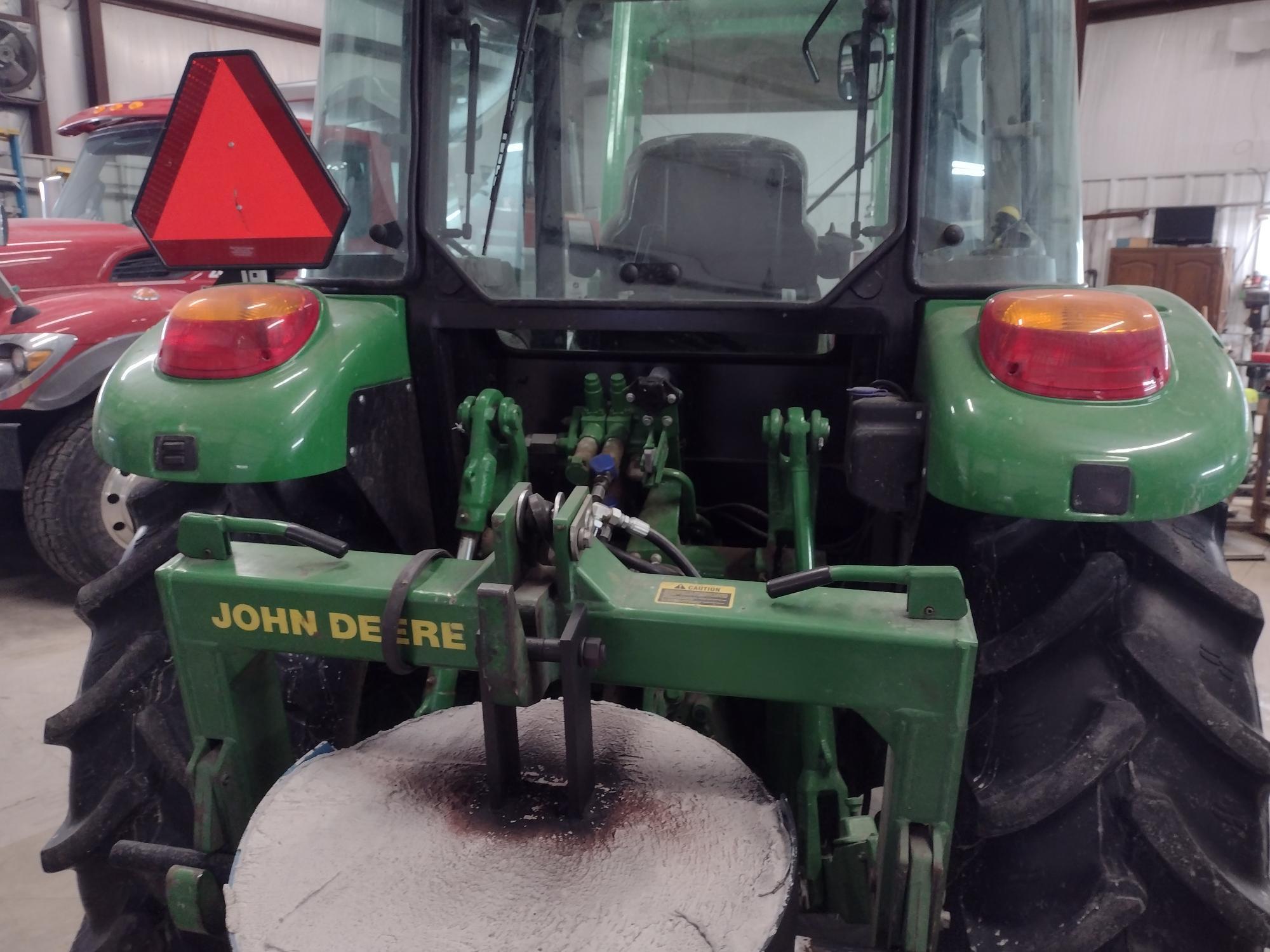 2022 John Deere 5100M Image 11