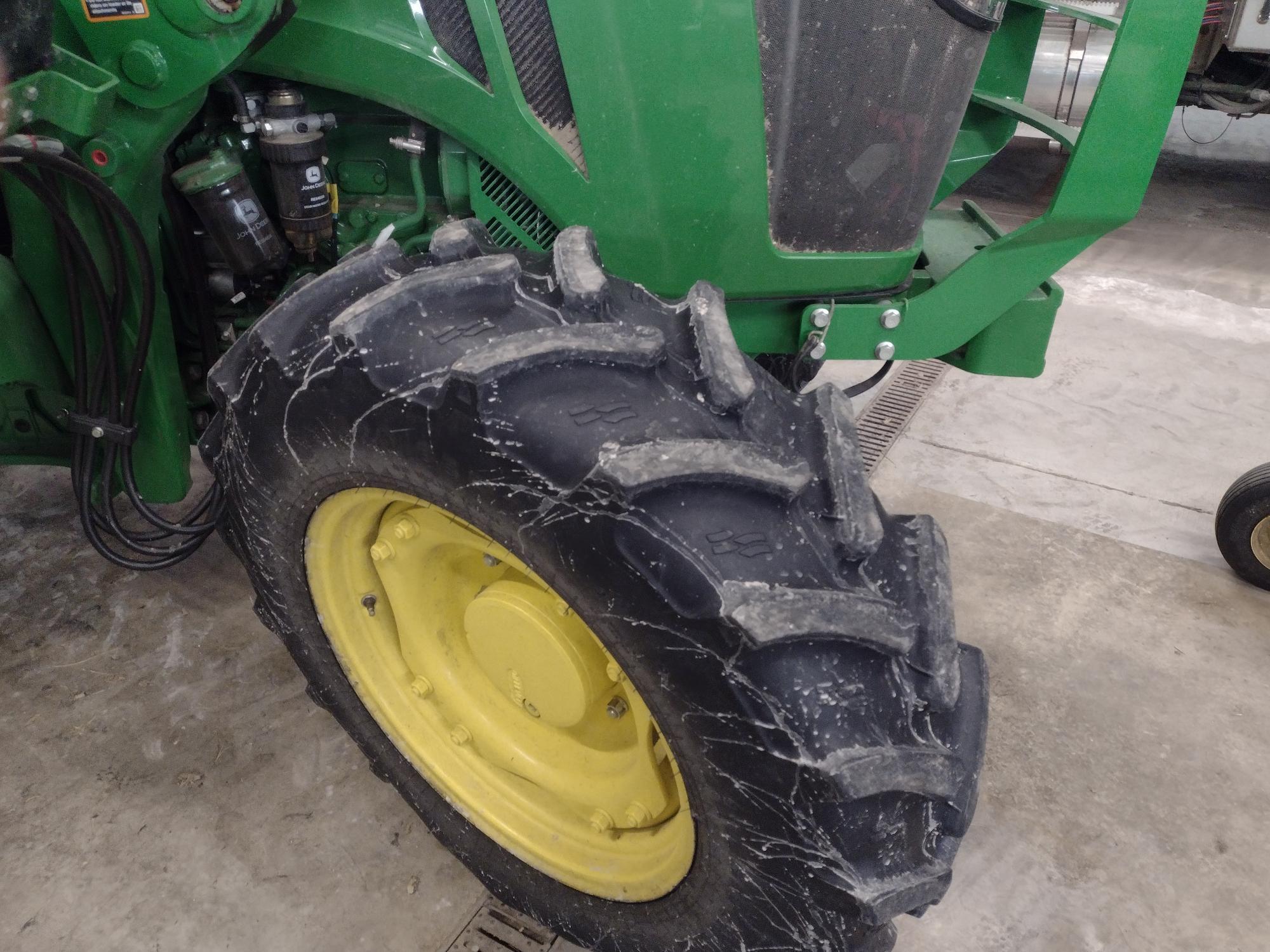 2022 John Deere 5100M Image 12