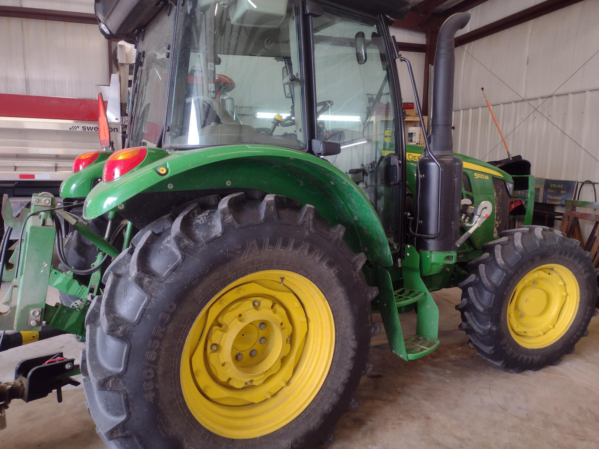 2022 John Deere 5100M Image 14