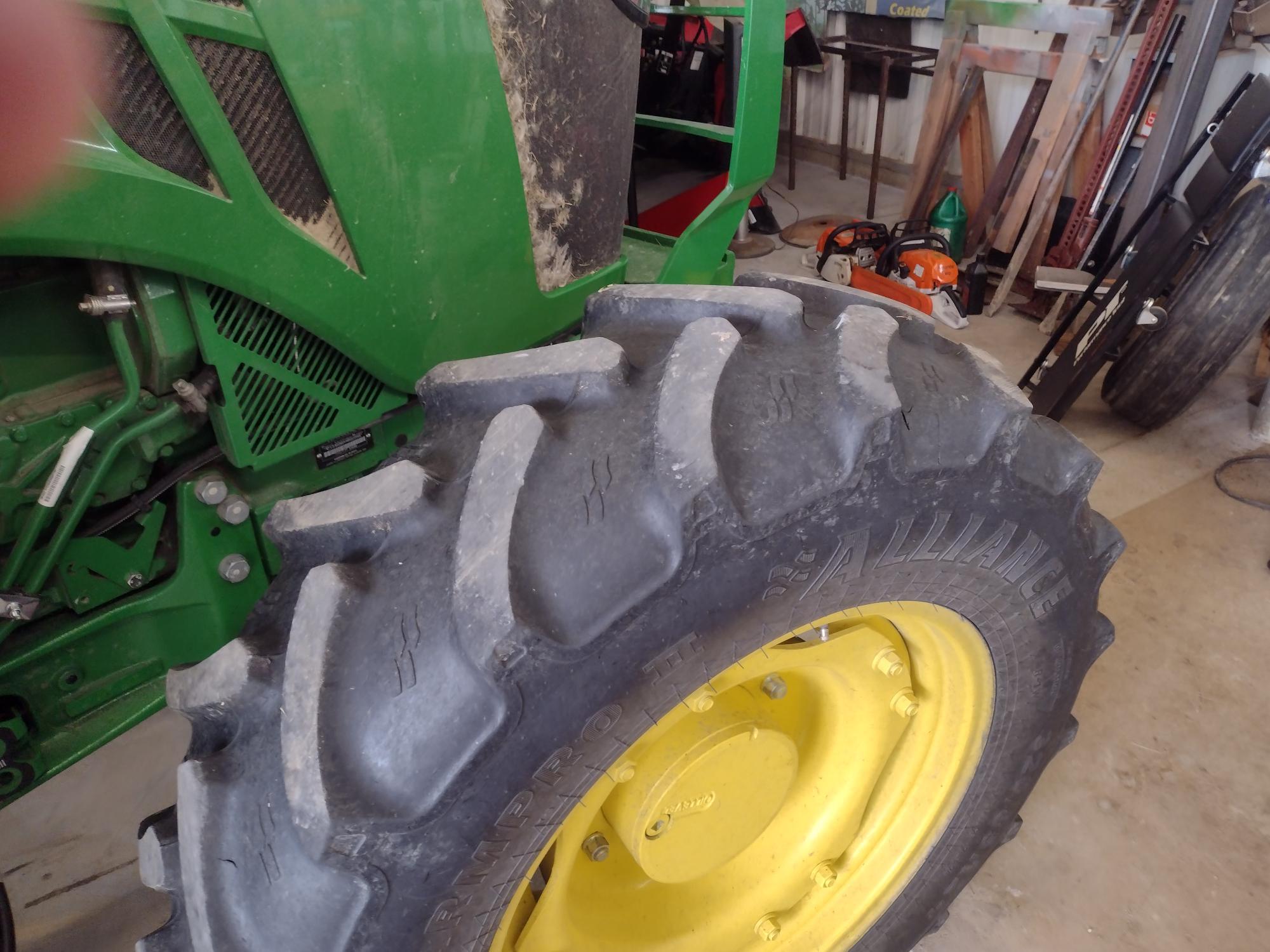 2022 John Deere 5100M Image 15