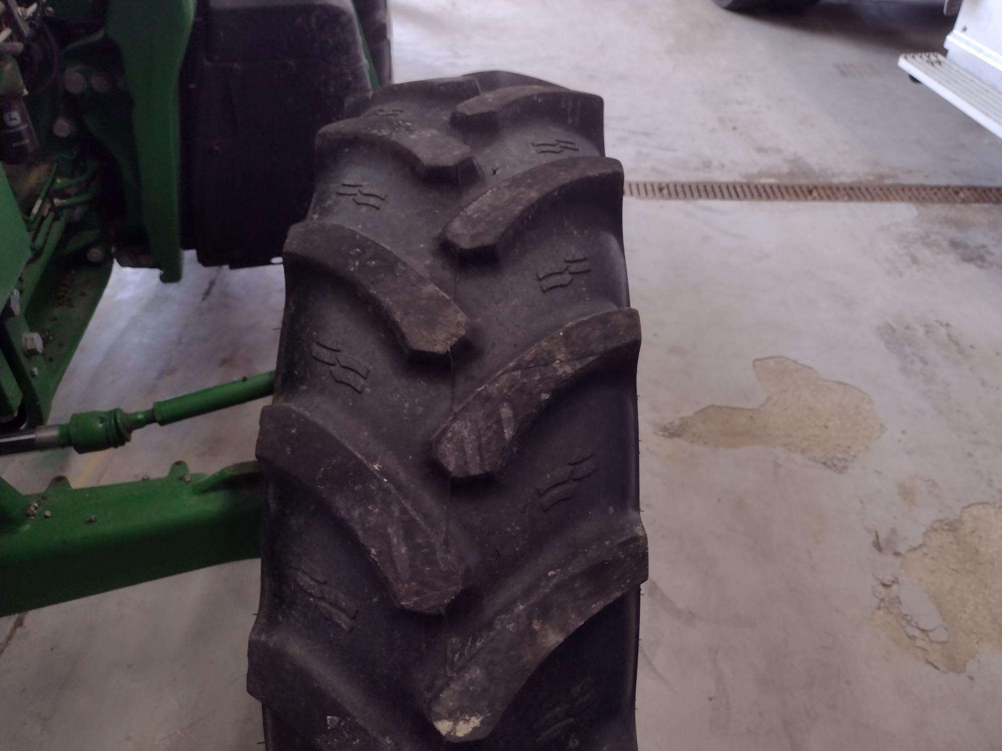 2022 John Deere 5100M Image 16