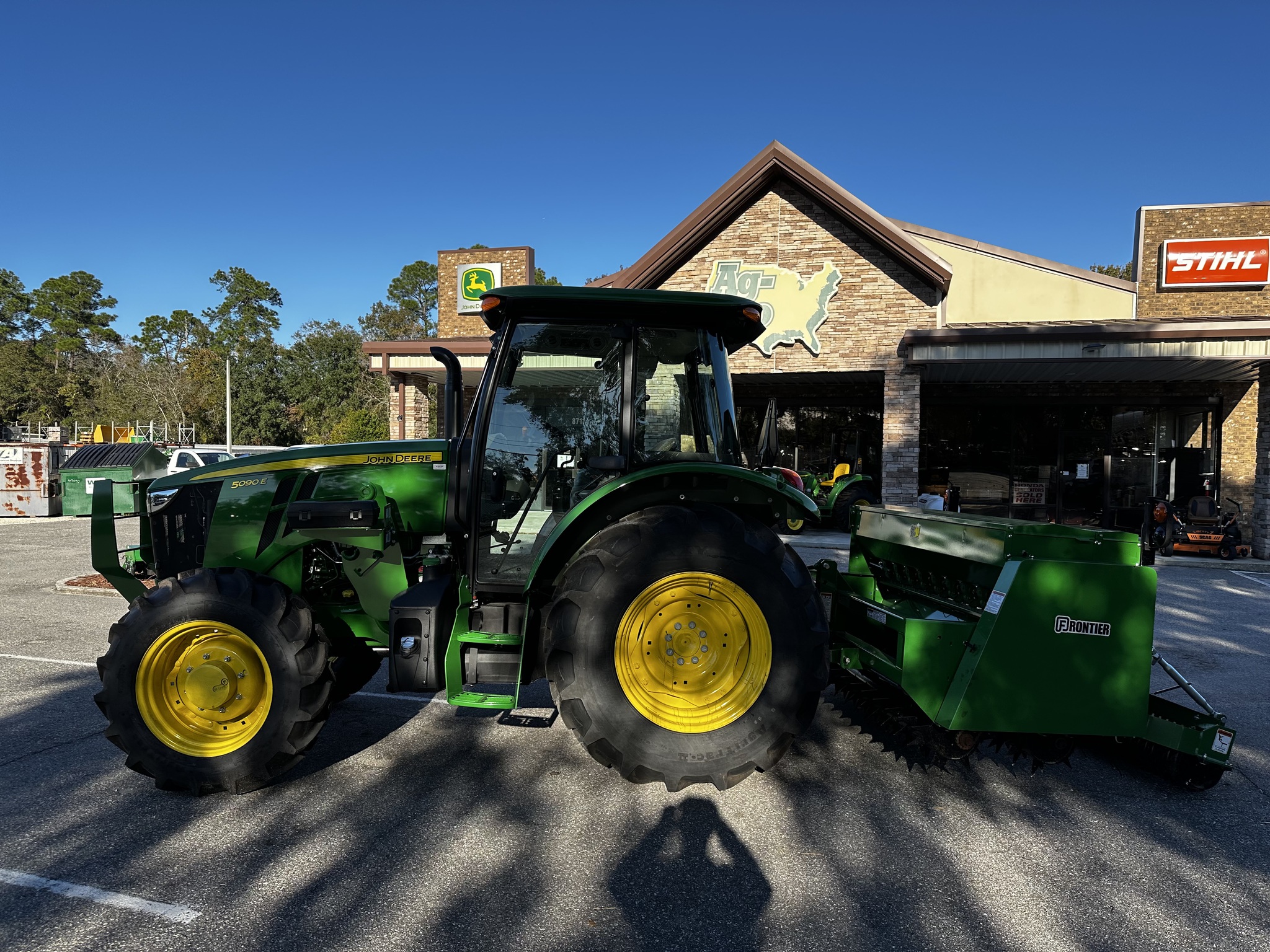 2025 John Deere 5090E Image 5