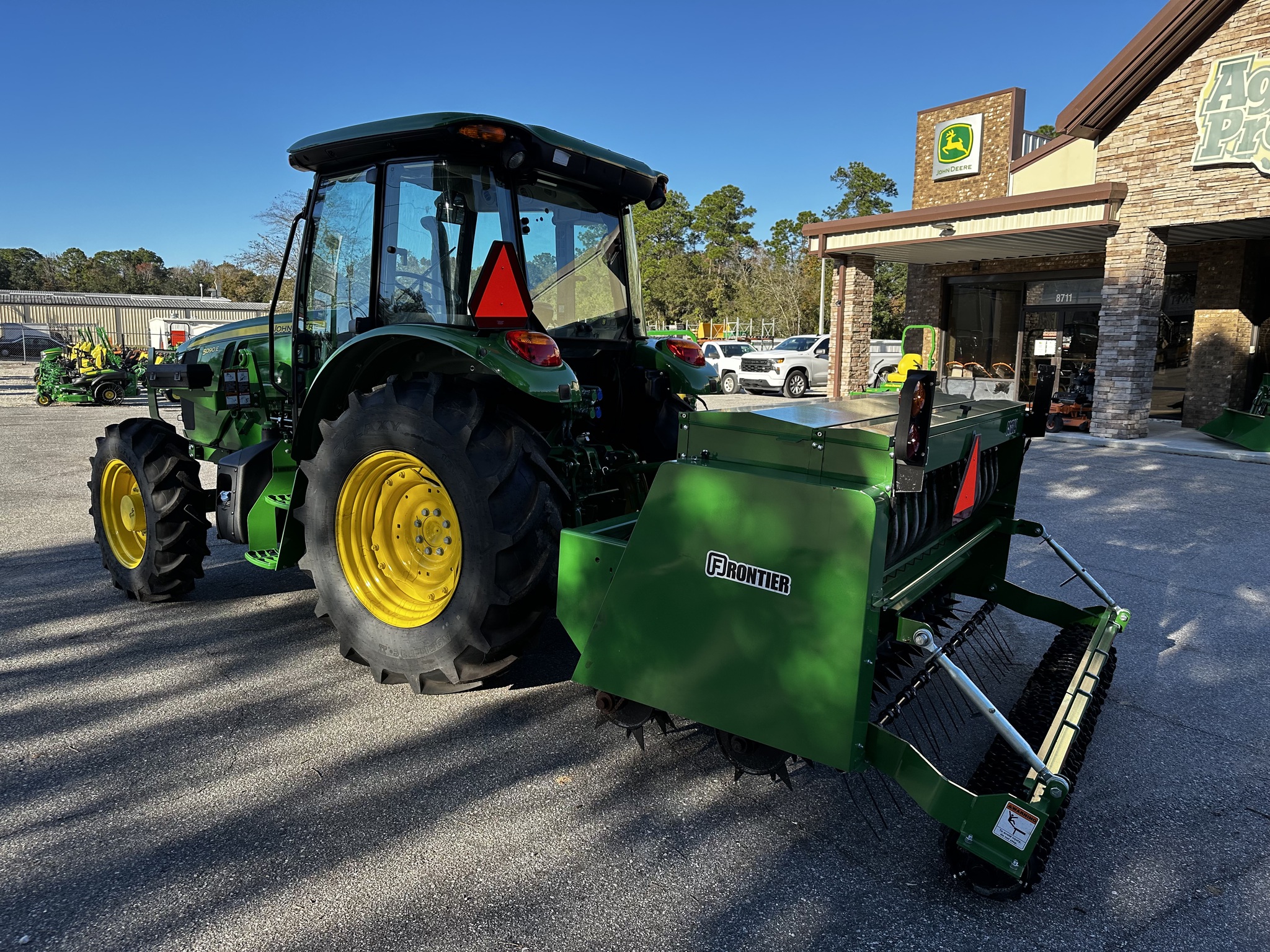 2025 John Deere 5090E Image 6