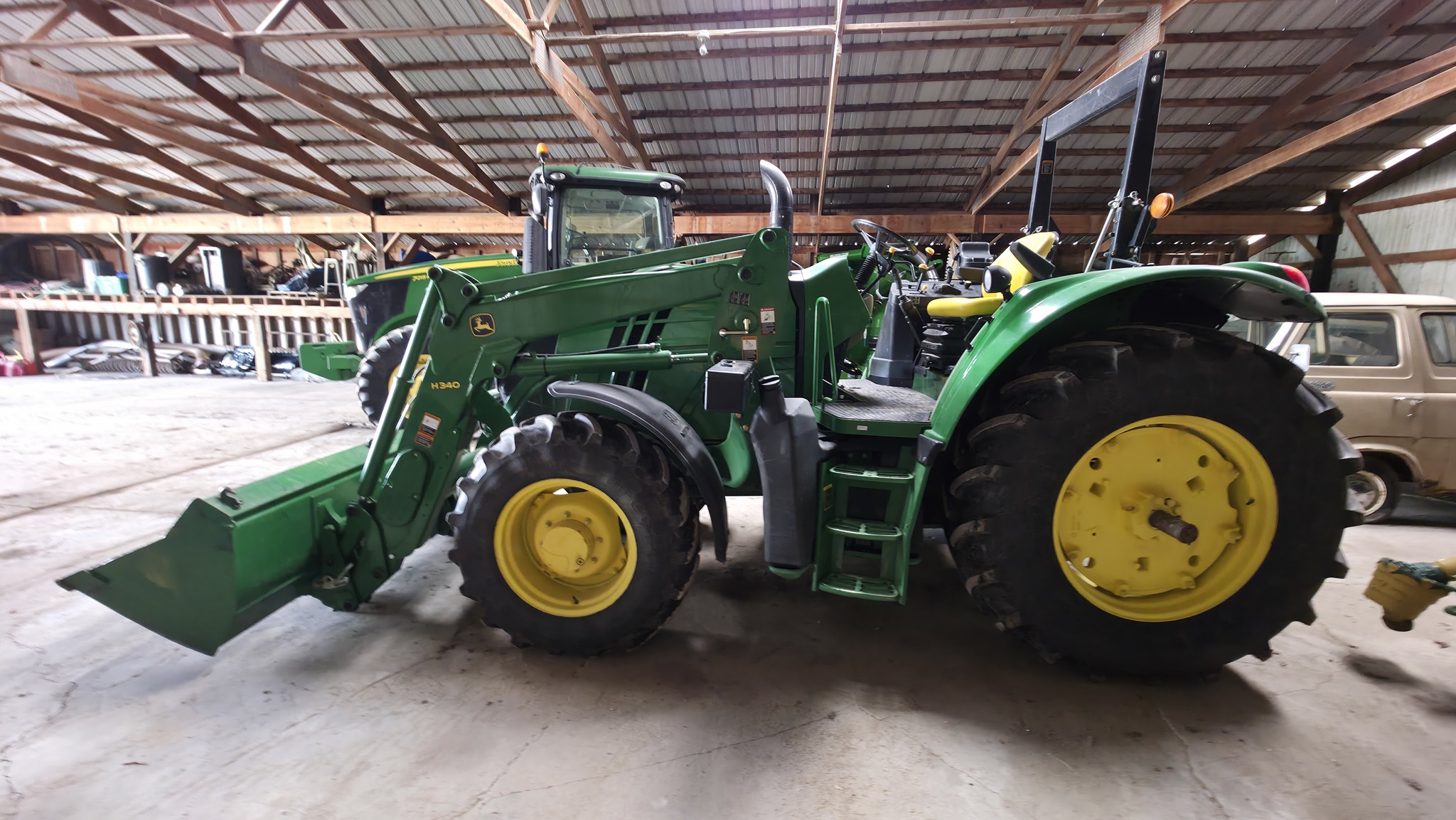 2013 John Deere 6105M Image 1