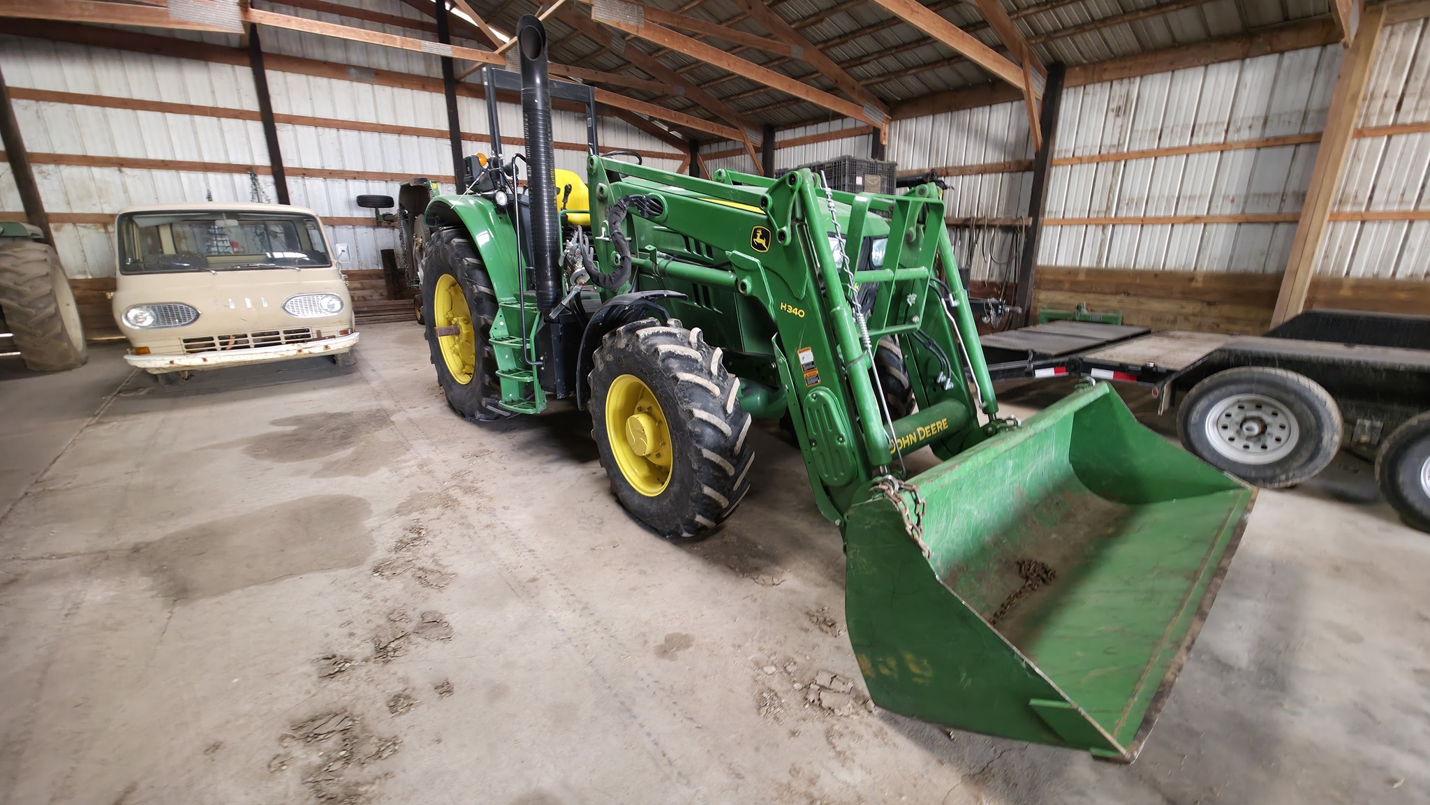 2013 John Deere 6105M Image 7