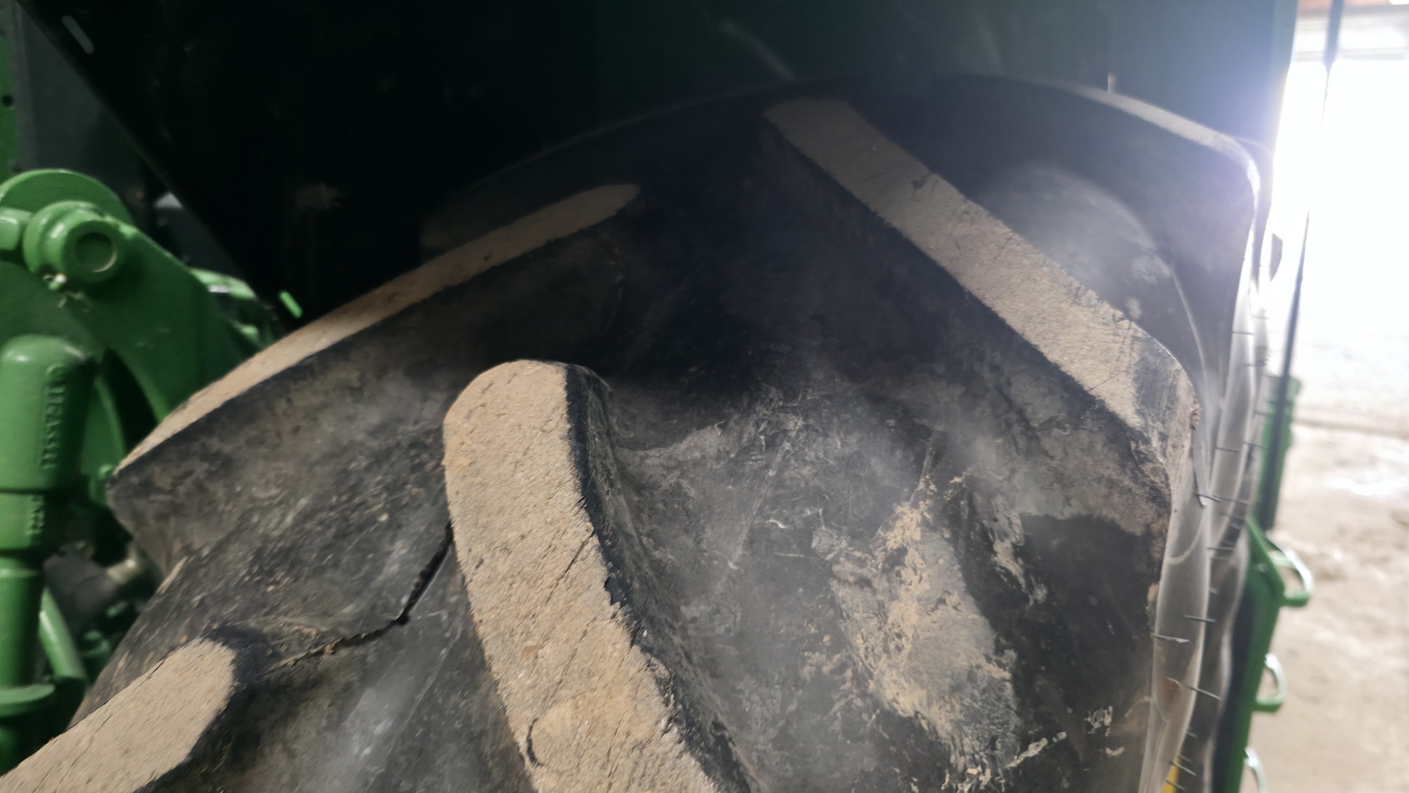 2013 John Deere 6105M Image 9