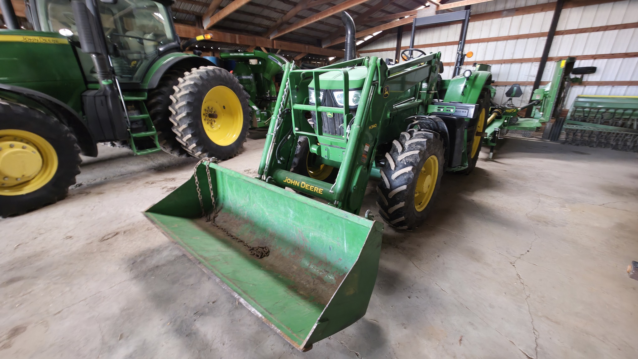 2013 John Deere 6105M Image 3