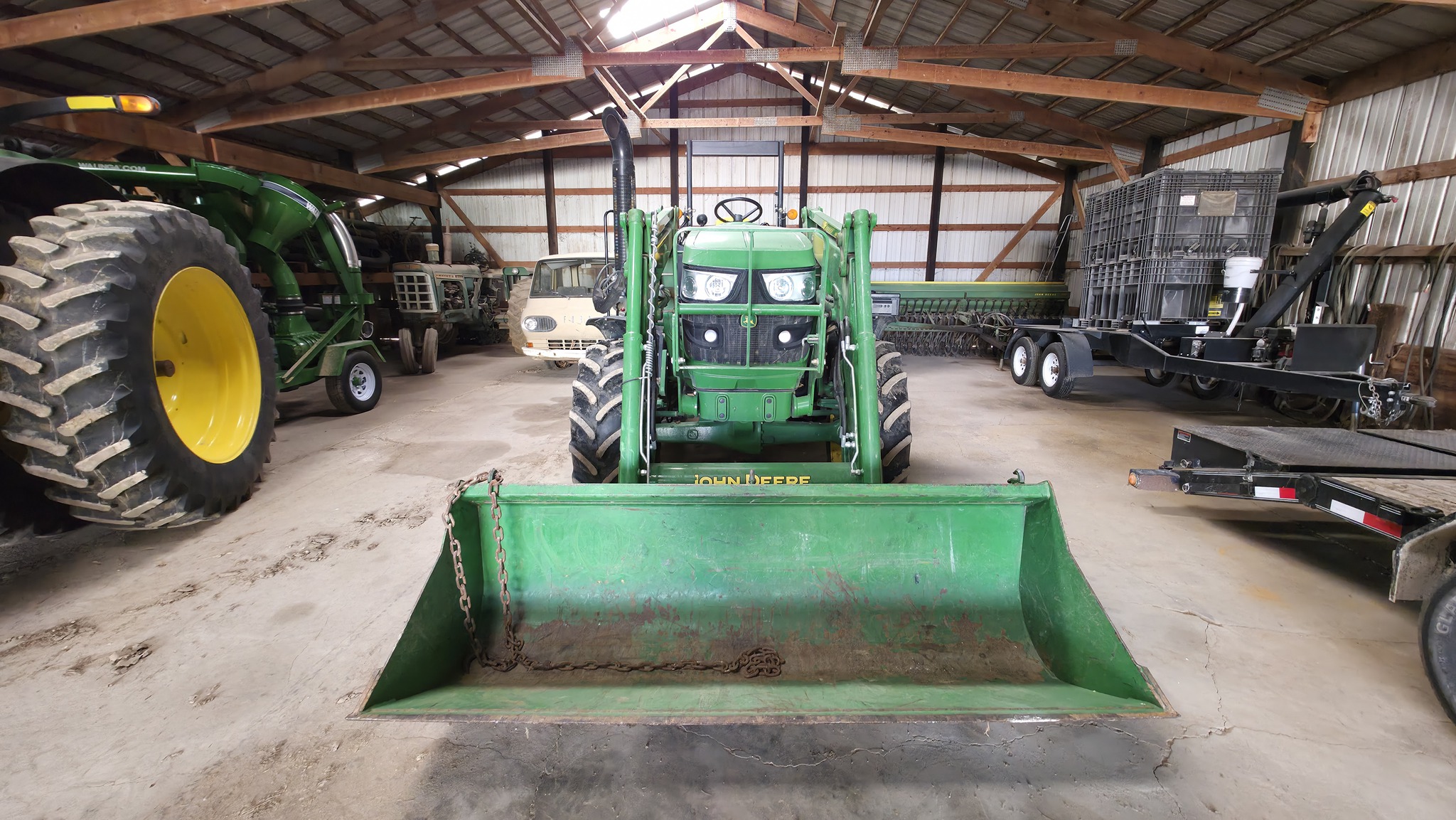 2013 John Deere 6105M Image 8