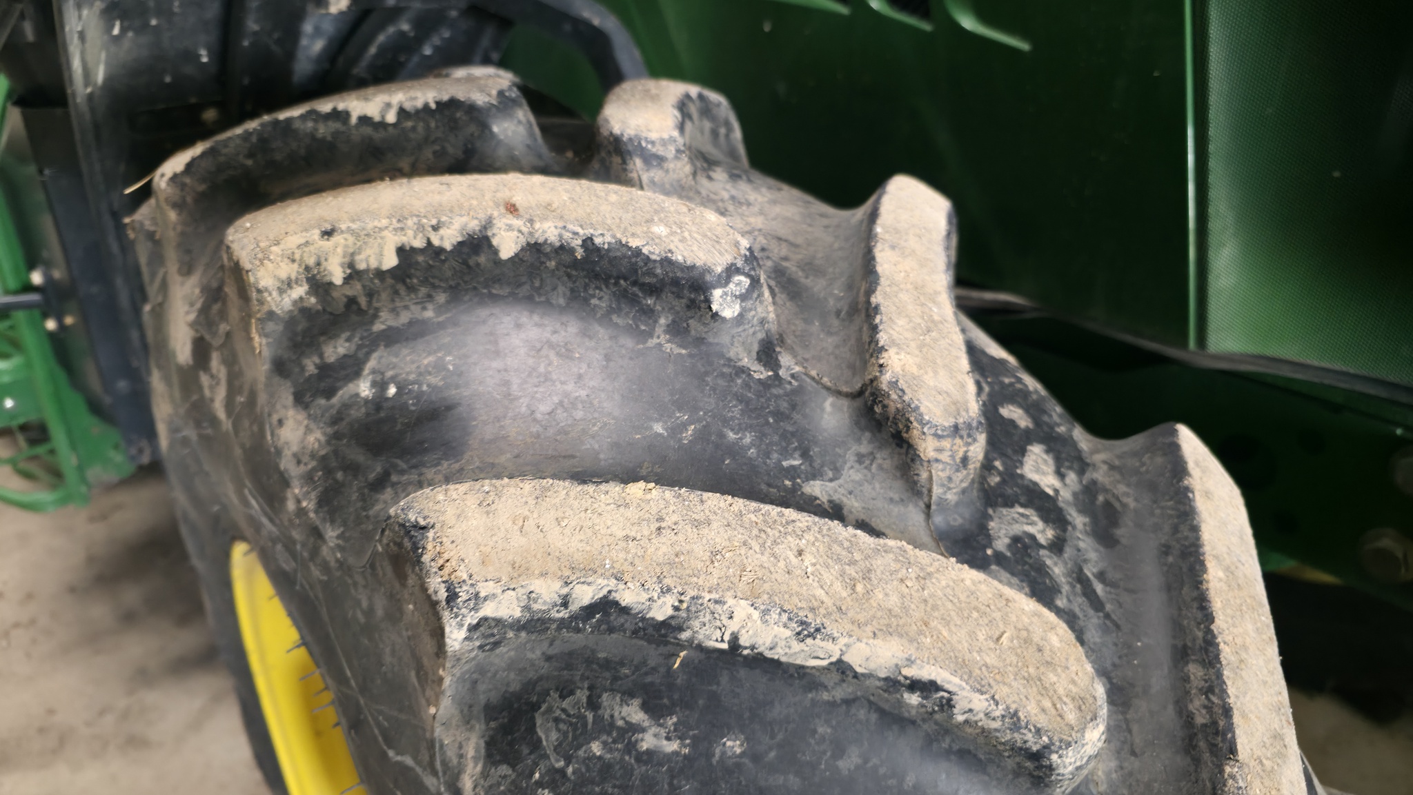 2013 John Deere 6105M Image 11