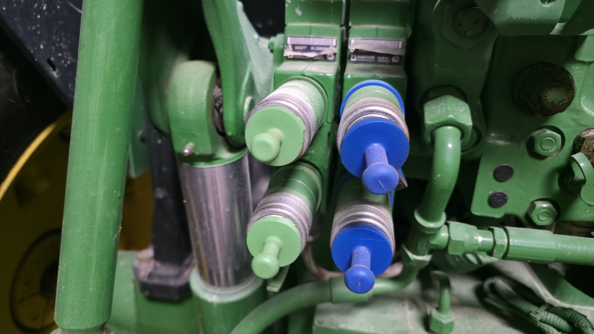 2013 John Deere 6105M Image 16