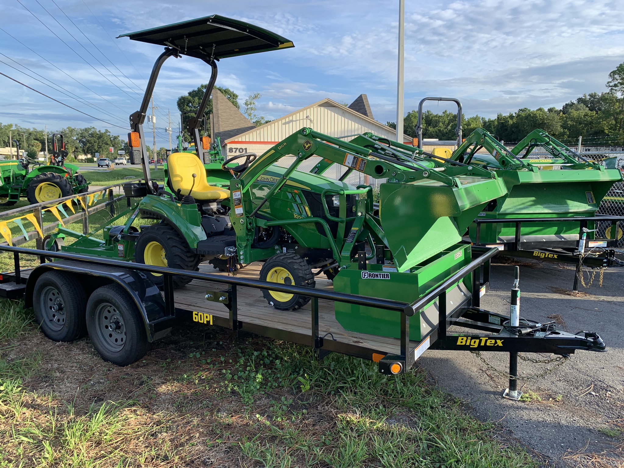 2024 John Deere 1023E Image 7