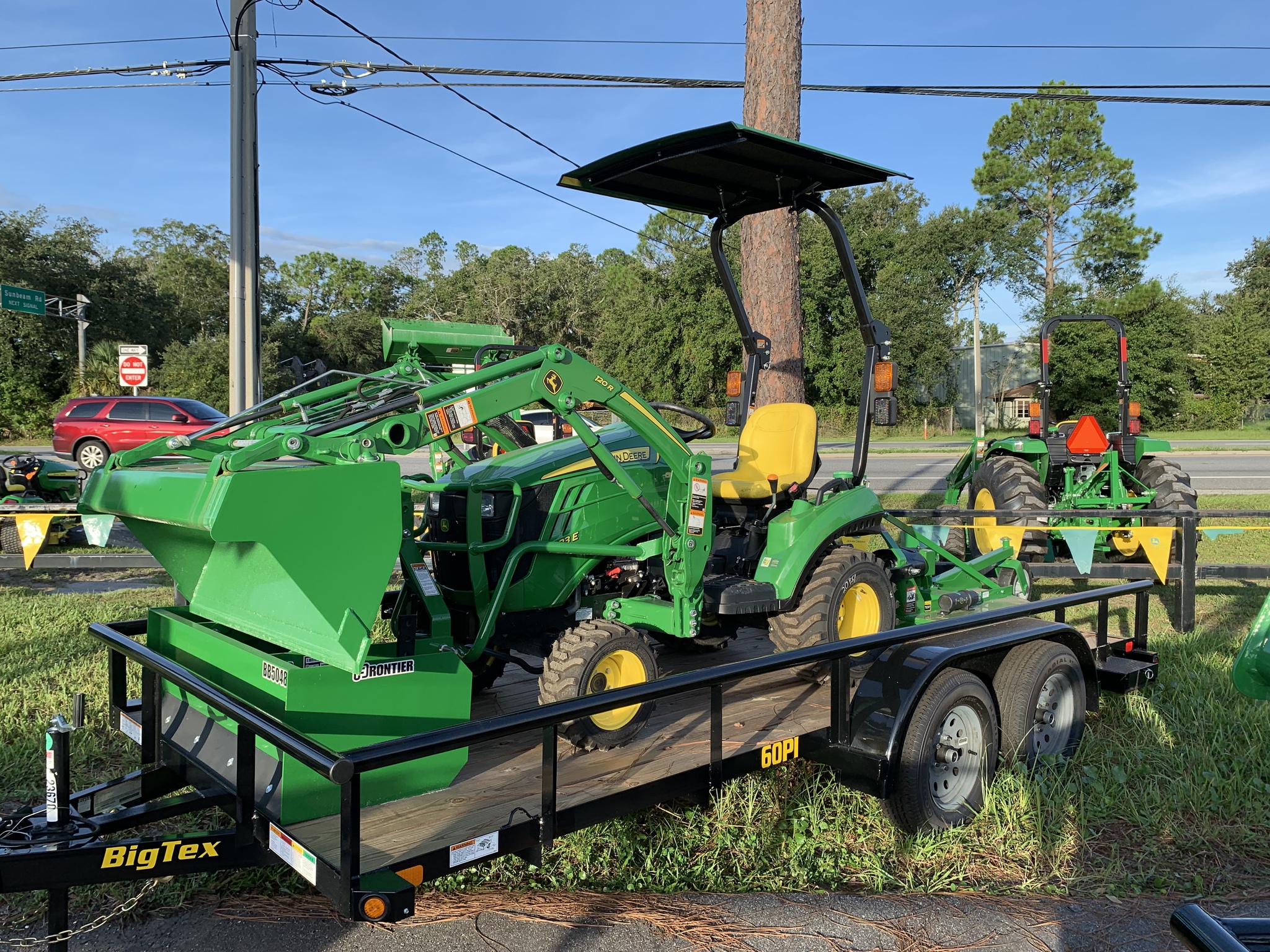 2024 John Deere 1023E Image 1