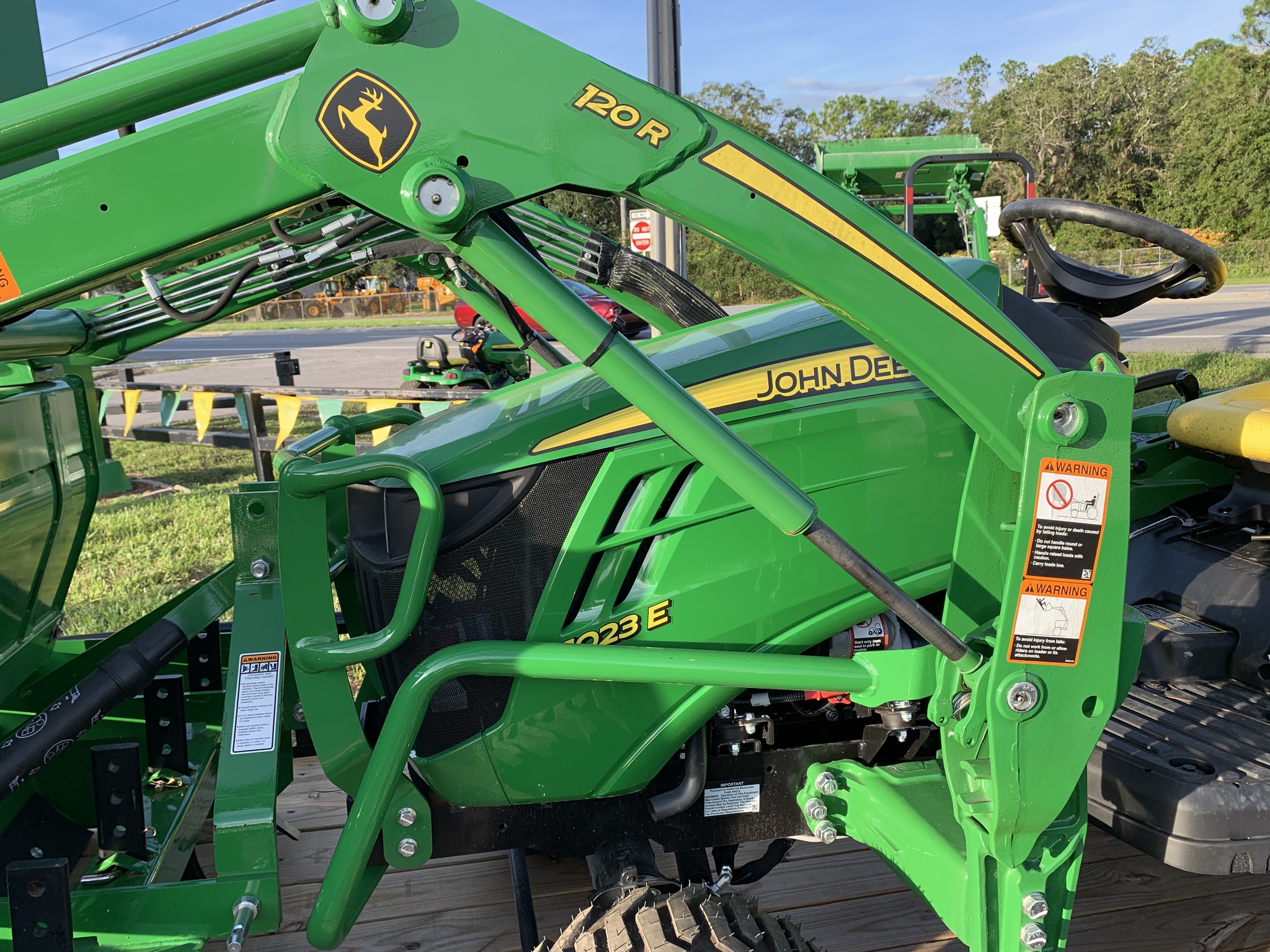 2024 John Deere 1023E Image 4