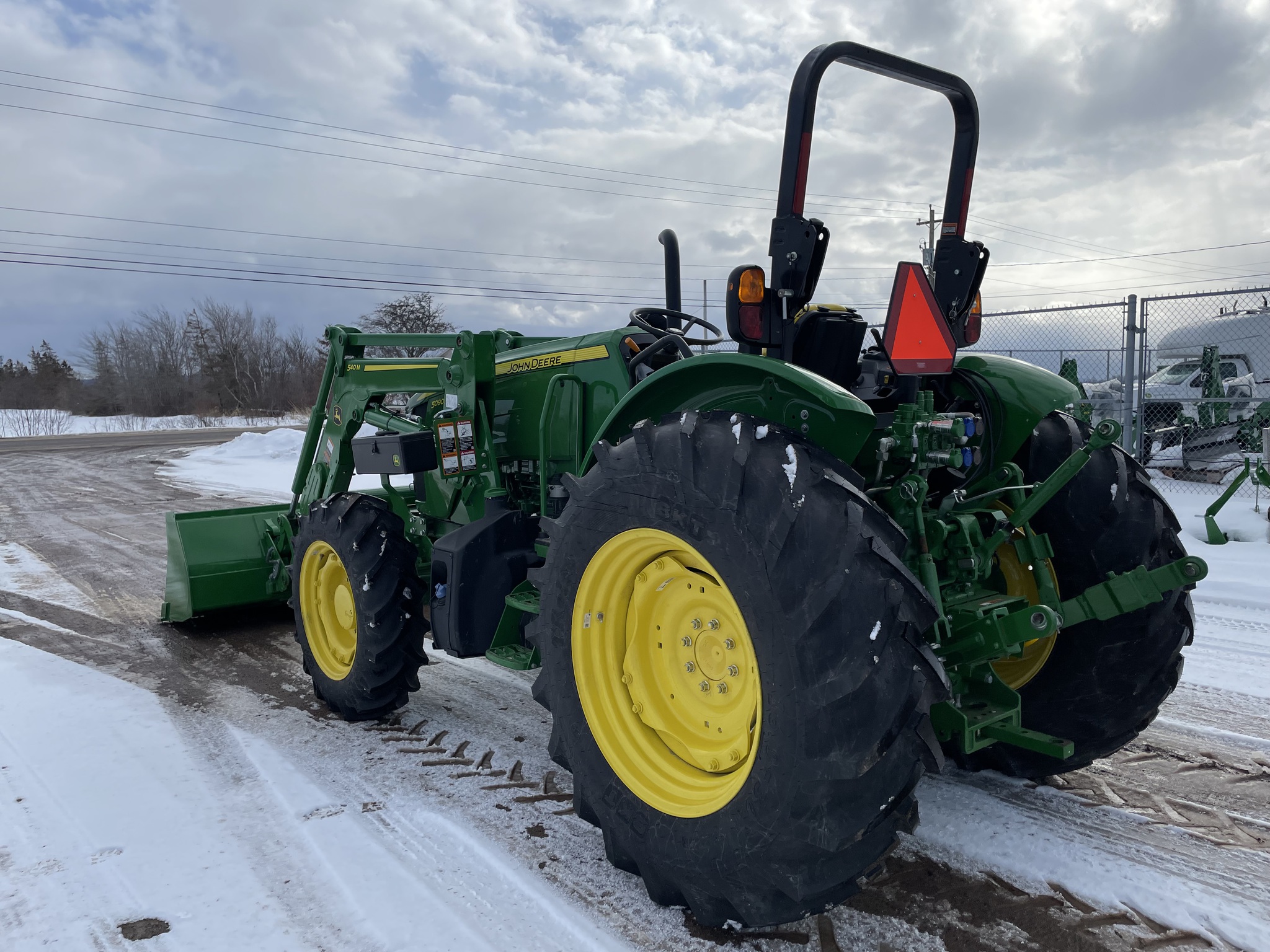 2024 John Deere 5090E Image 3