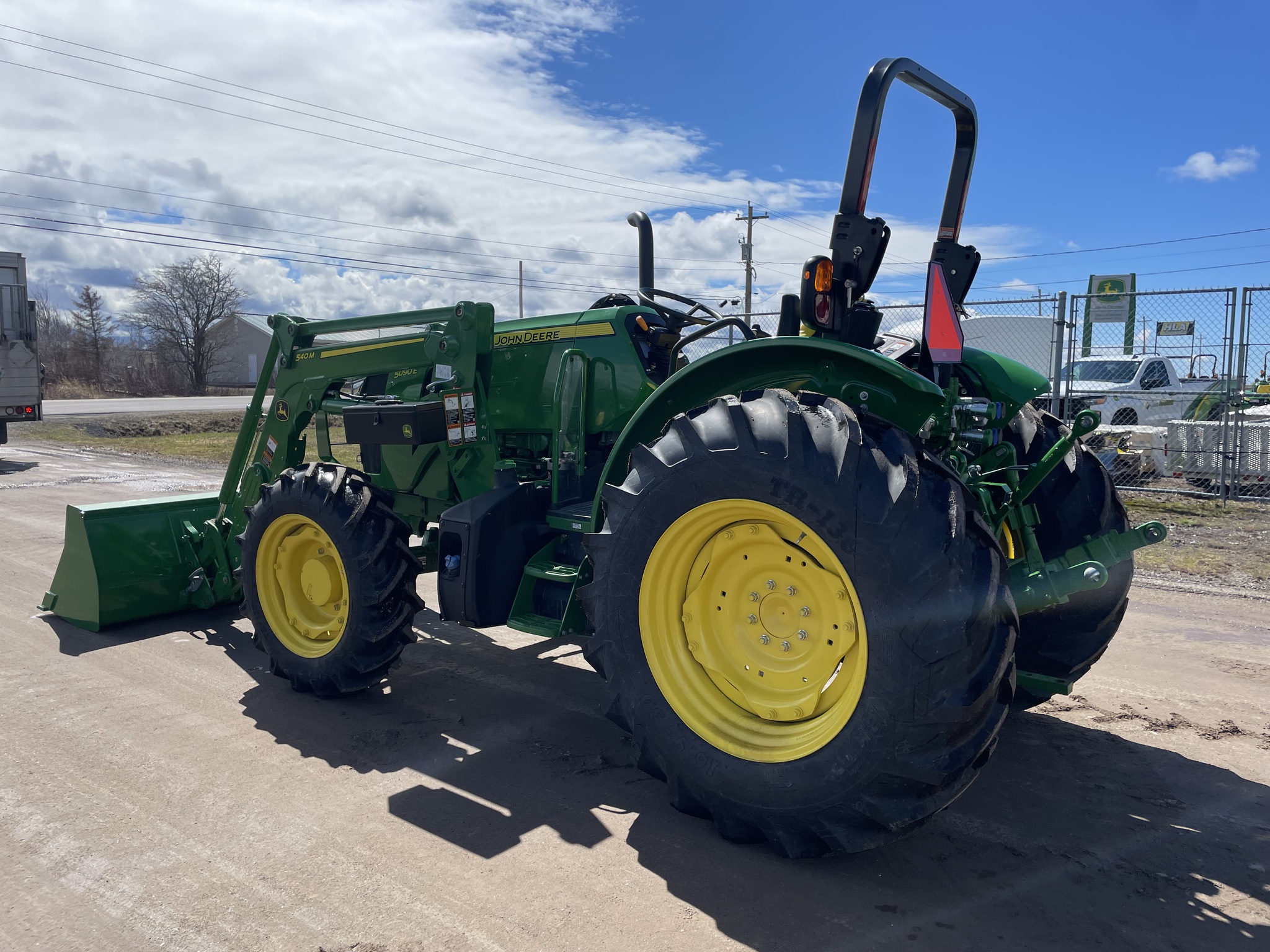 2024 John Deere 5090E Image 3