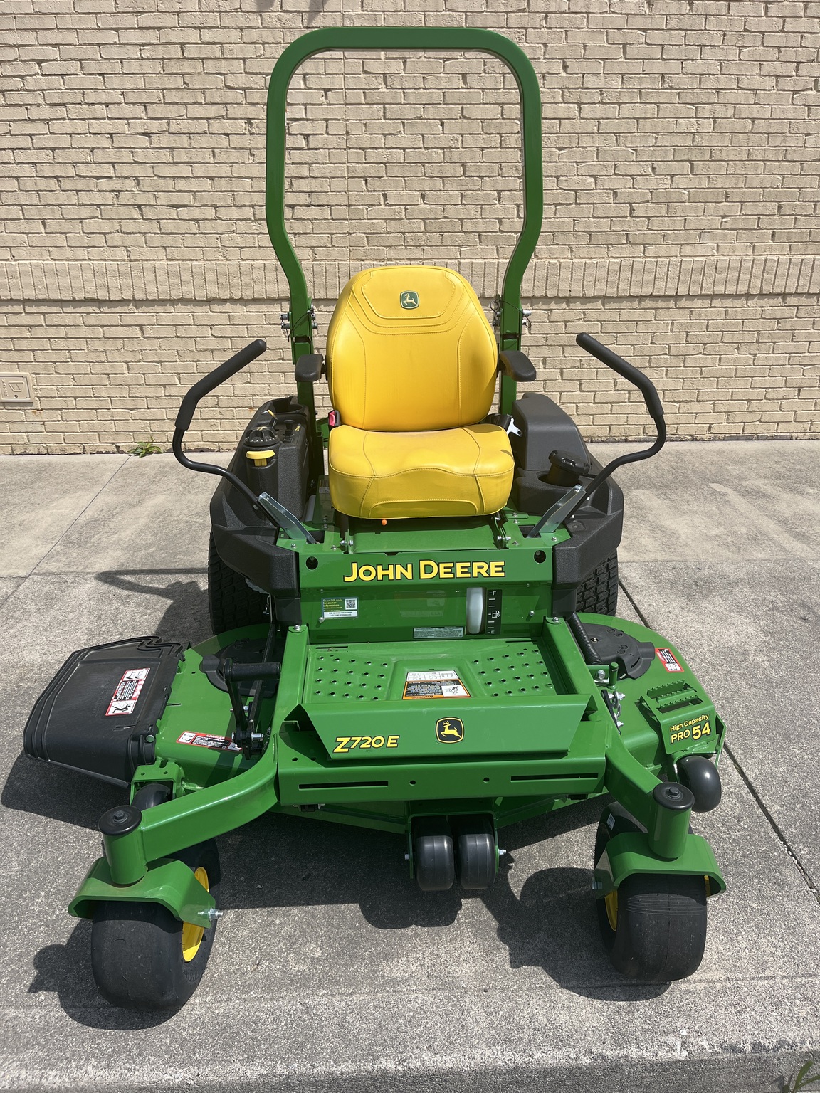 2024 John Deere Z720E Image 1