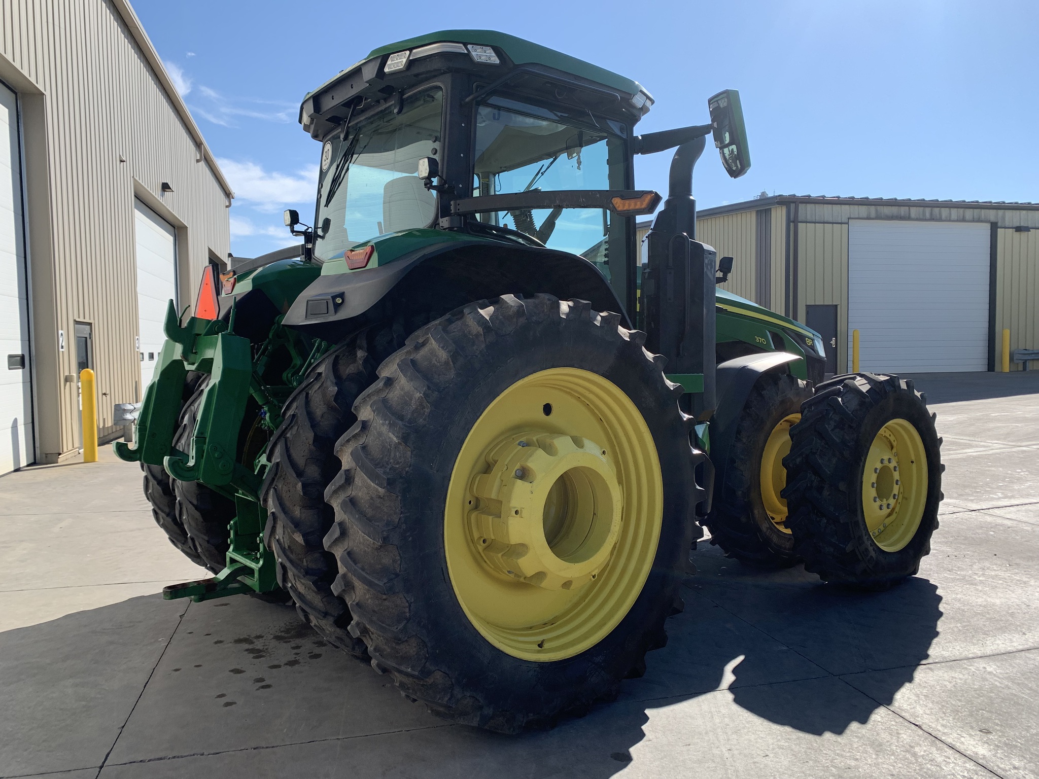 2022 John Deere 8R 370 Image 3