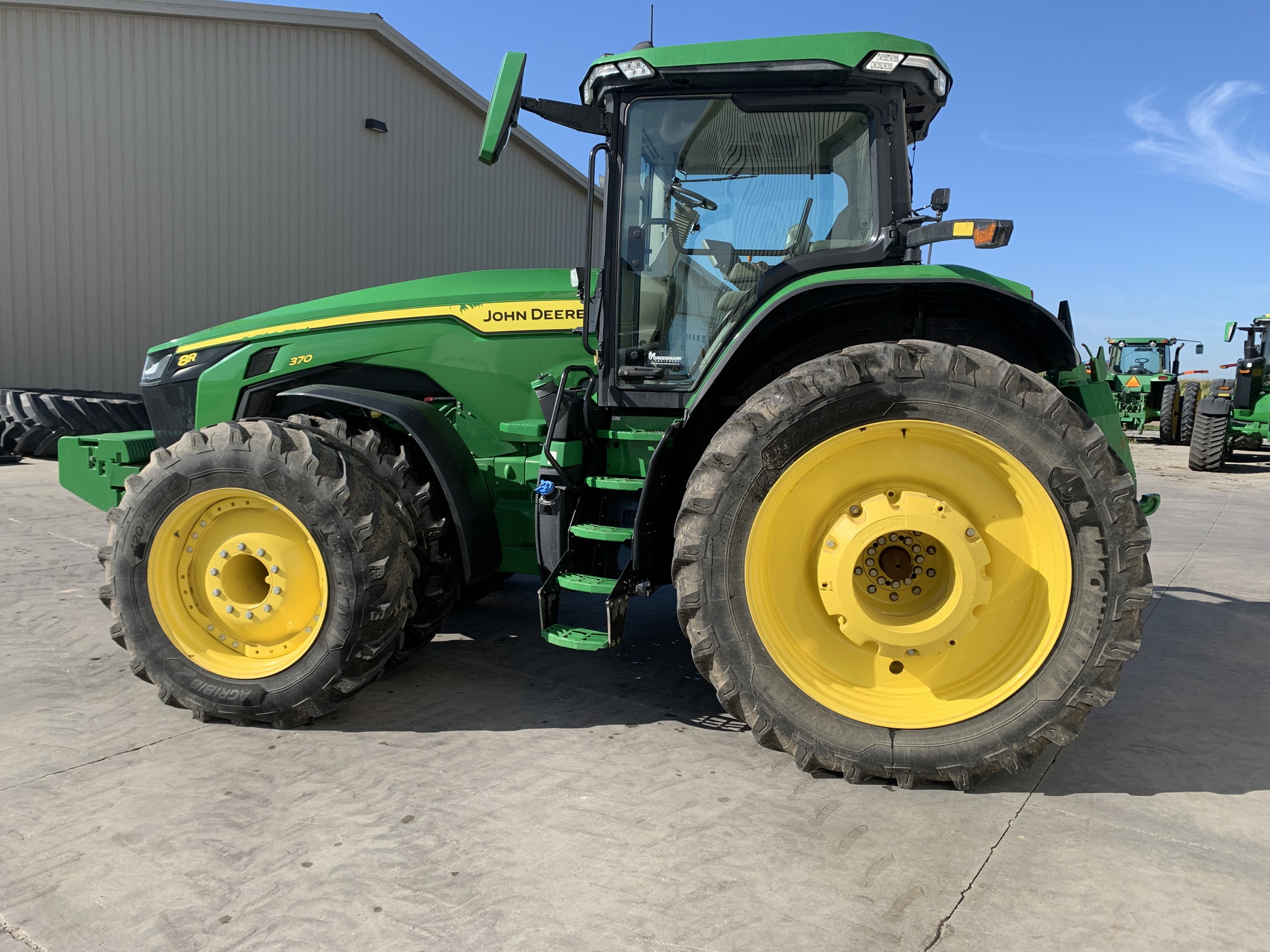 2022 John Deere 8R 370 Image 6
