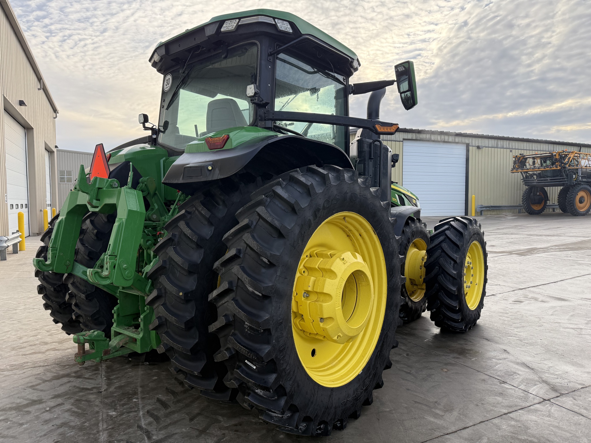 2022 John Deere 8R 370 Image 3